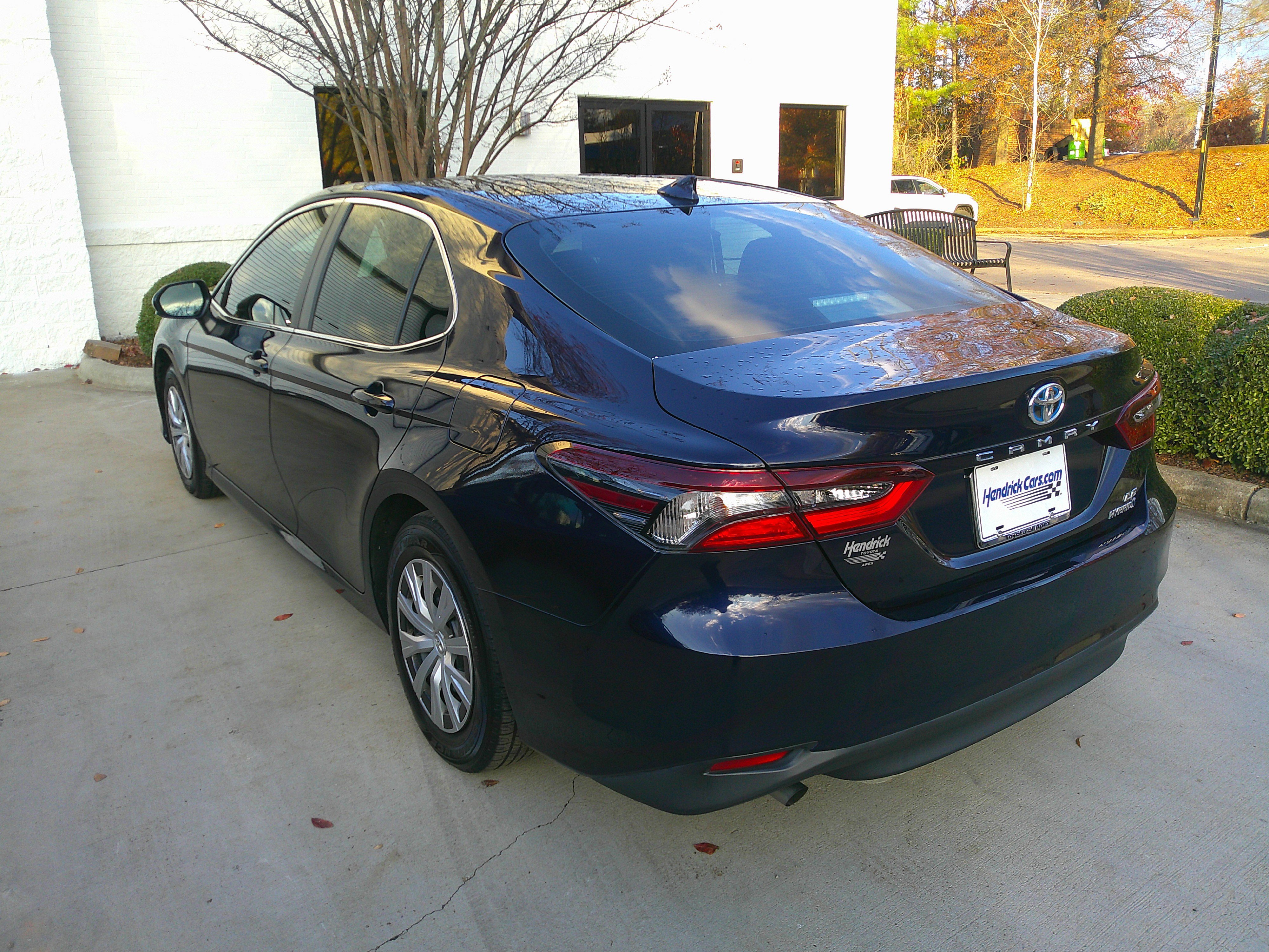 Used 2022 Toyota Camry LE image 10
