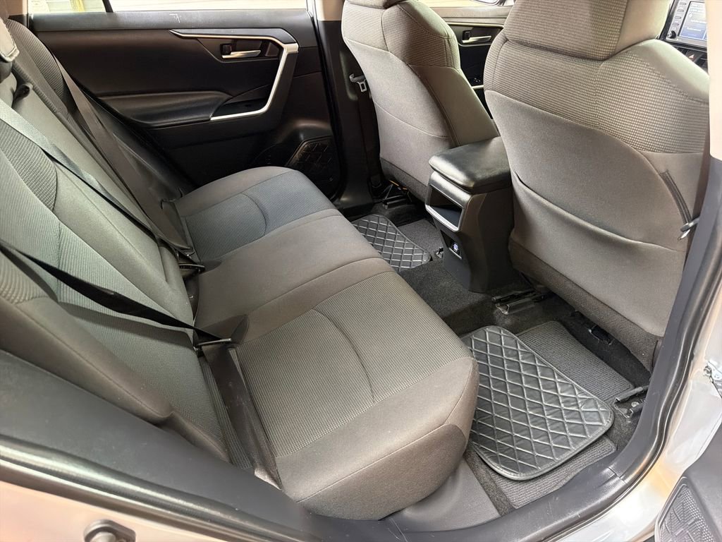 Used 2021 Toyota RAV4 LE image 30