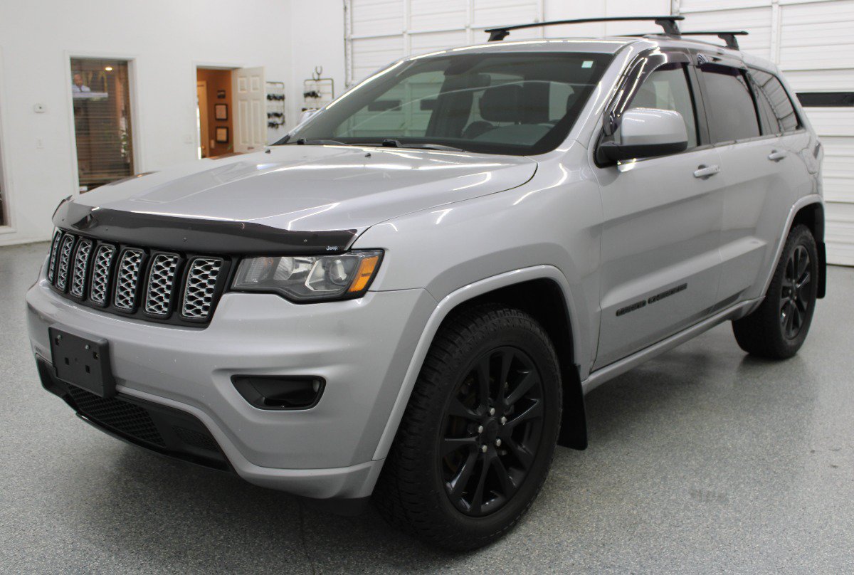 Used 2019 Jeep Grand Cherokee Altitude AWD/4WD image 3