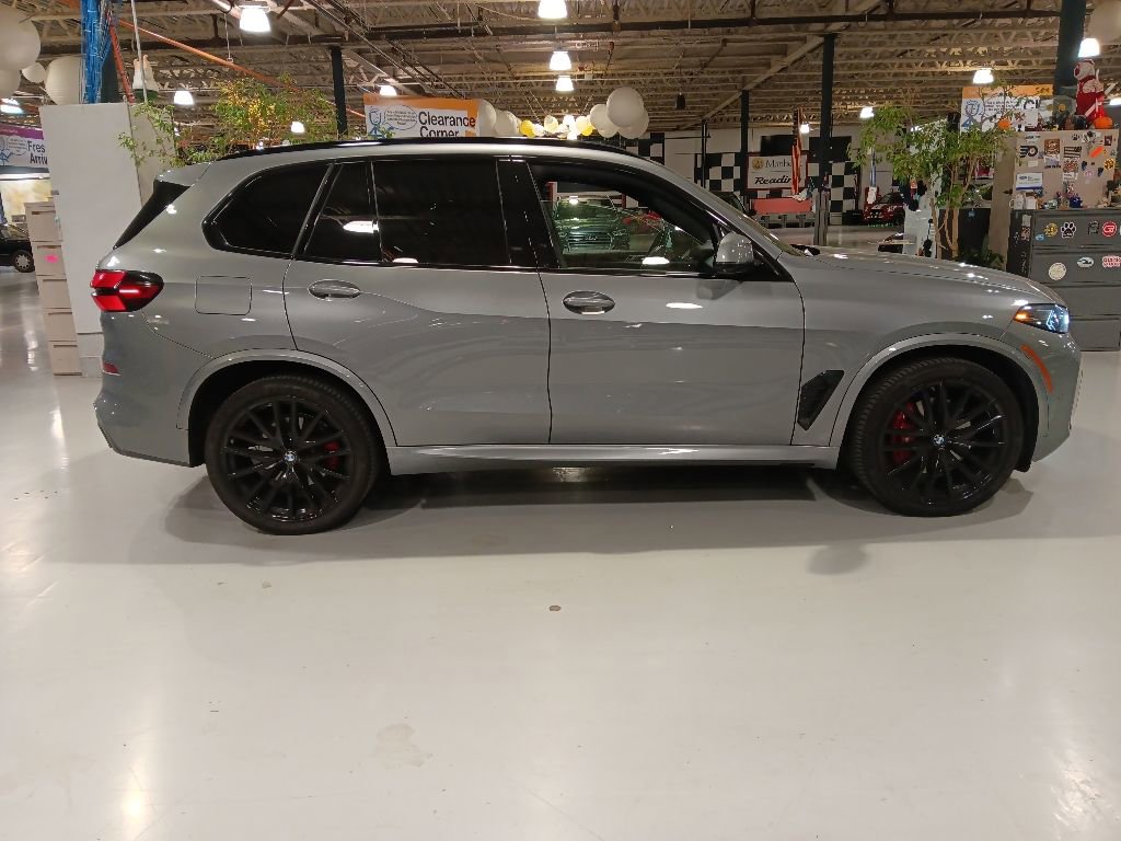 Certified 2024 BMW X5 xDrive40i w/ M Sport Package AWD/4WD image 5