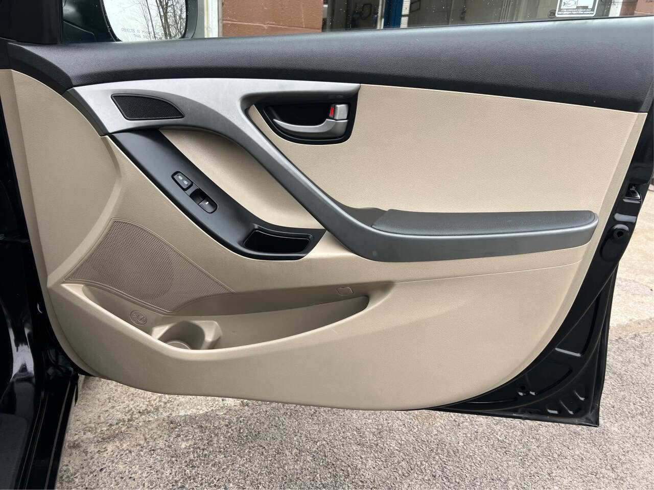 Used 2016 Hyundai Elantra SE image 18
