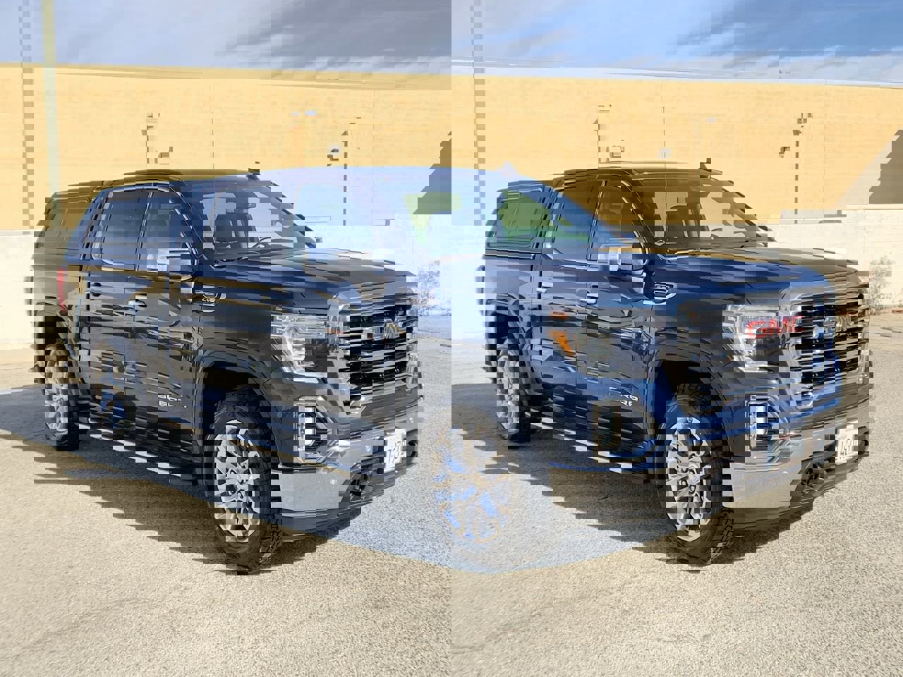 Used 2021 GMC Sierra 1500 SLT w/ SLT Premium Plus Package image 2