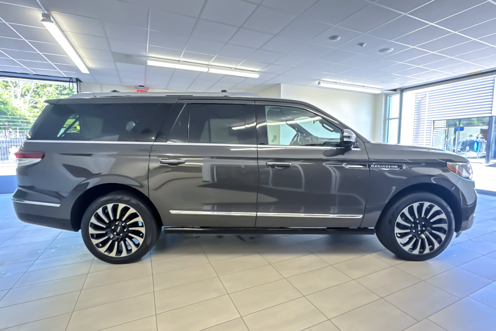Certified 2024 Lincoln Navigator L Black Label AWD/4WD image 3