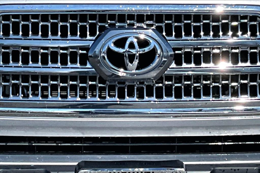 Used 2016 Toyota Tacoma TRD Off-Road w/ Towing Package image 12