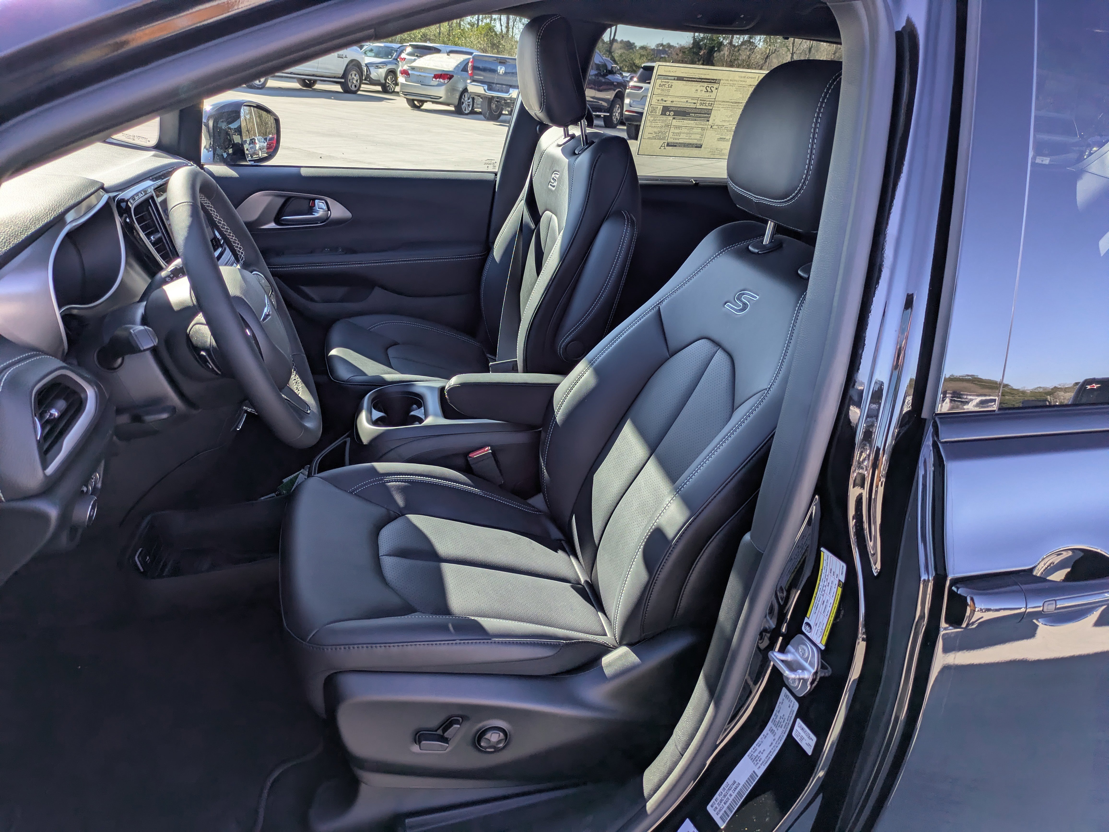 New 2026 Chrysler Pacifica Select w/ S Appearance Package FWD image 10