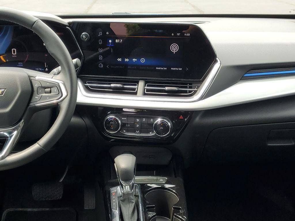 Used 2026 Chevrolet Trax LT w/ LT Convenience Package FWD image 23