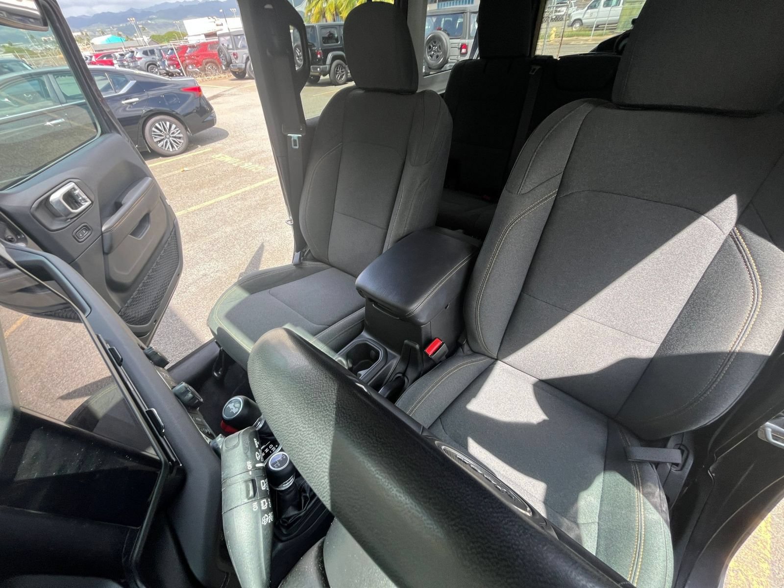 Used 2025 Jeep Wrangler Unlimited Sahara AWD/4WD image 34