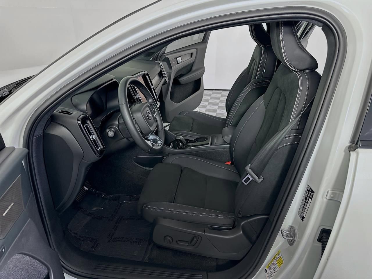 Used 2023 Volvo C40 P8 Recharge Ultimate image 26