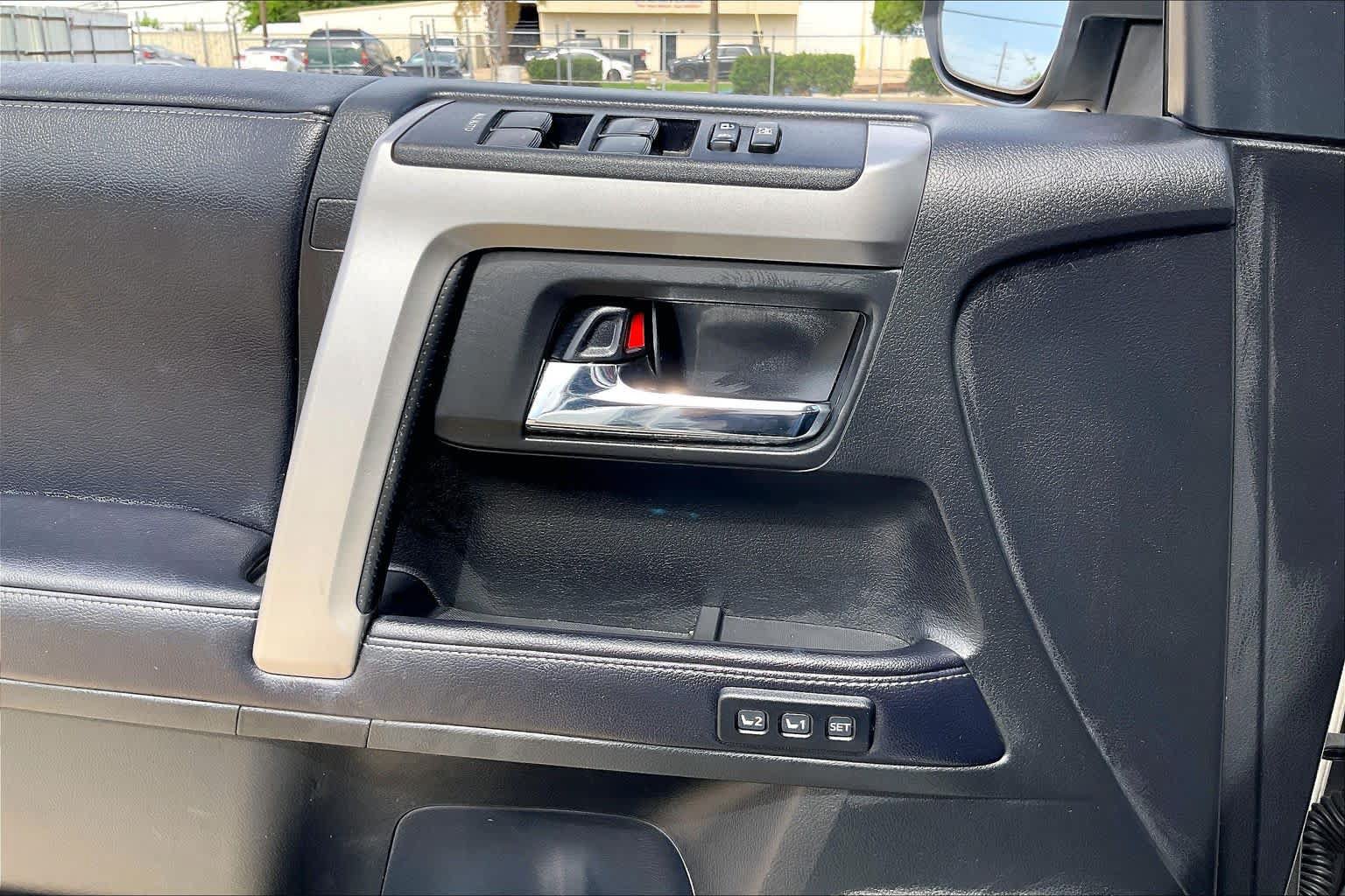 Used 2018 Toyota 4Runner Limited AWD/4WD image 33