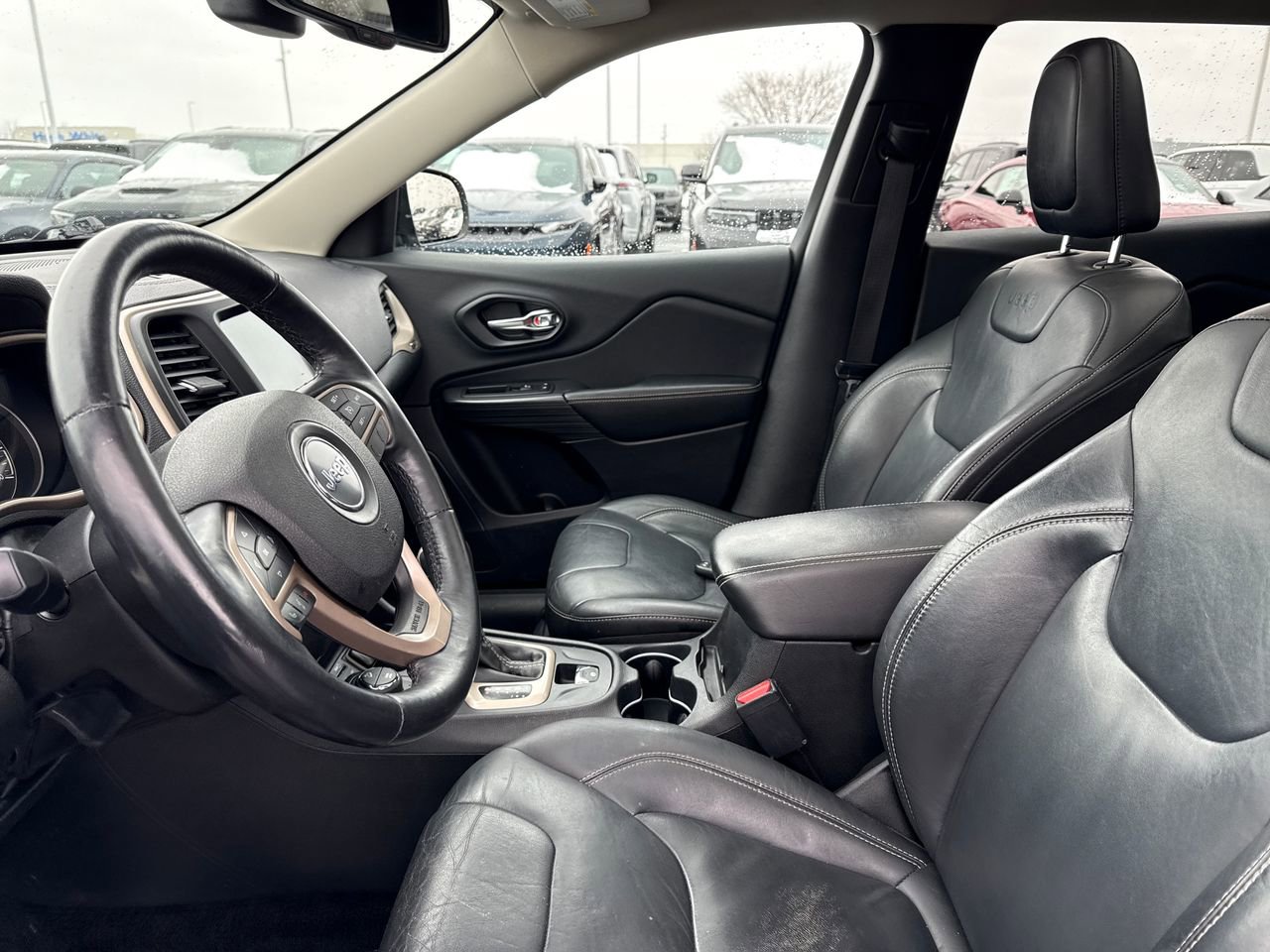 Used 2015 Jeep Cherokee Limited image 12