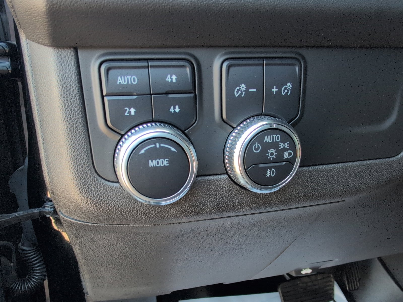 Used 2022 GMC Yukon AT4 image 22