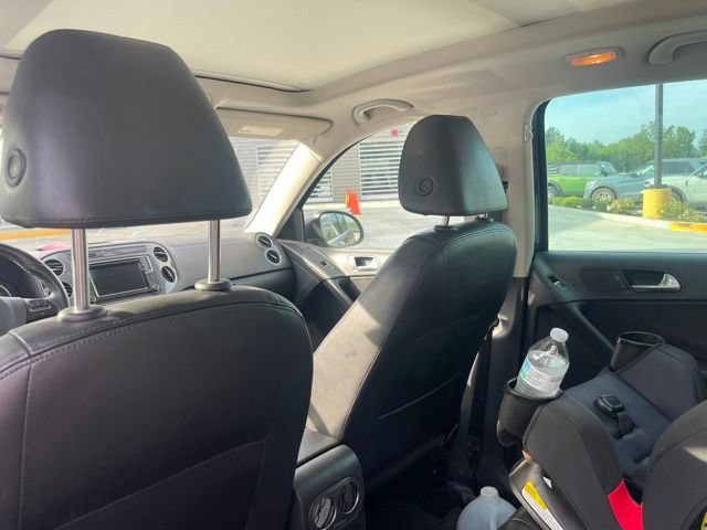 Used 2017 Volkswagen Tiguan SEL FWD image 32