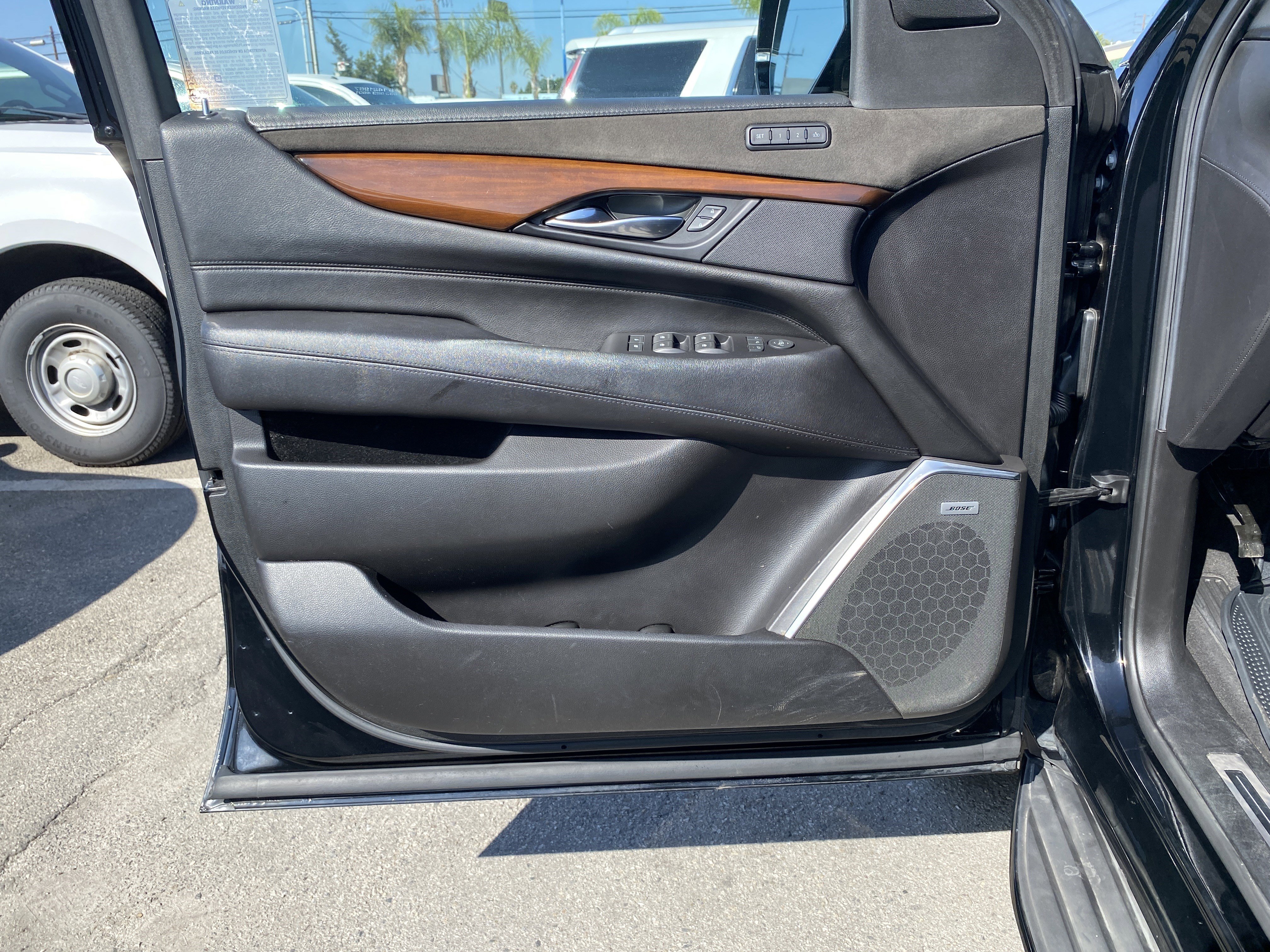 Used 2018 Cadillac Escalade Luxury image 16