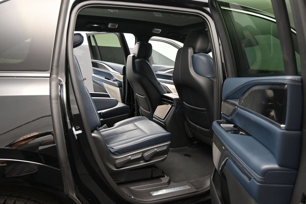 Certified 2026 Cadillac Escalade IQ Luxury 2 w/ LPO, Premium Carpet Package AWD/4WD image 18