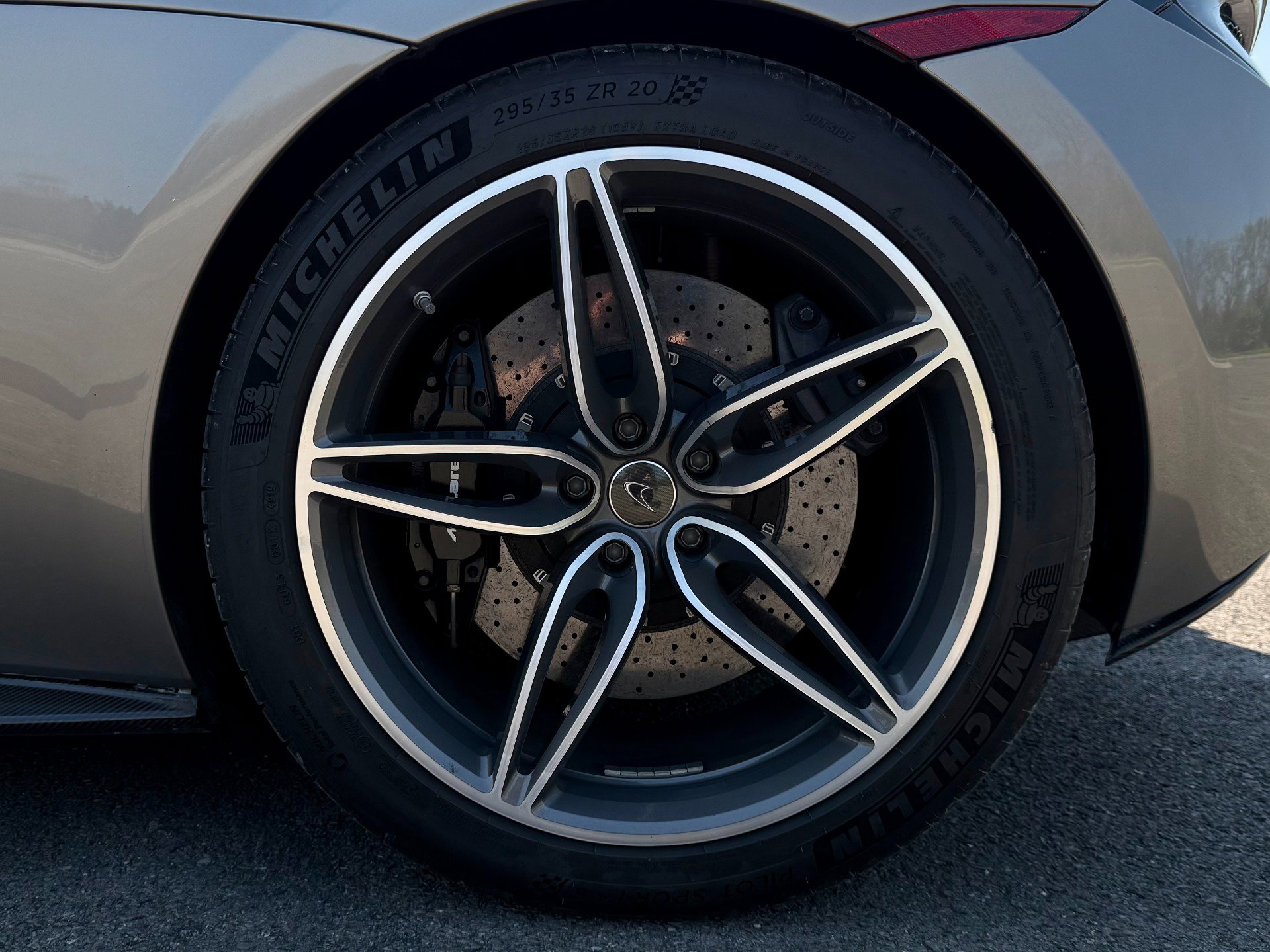 Used 2017 McLaren 570S image 24