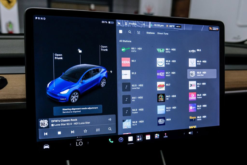 Used 2021 Tesla Model Y Long Range AWD/4WD image 31