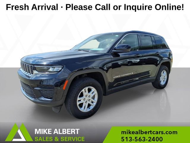 Used 2023 Jeep Grand Cherokee Laredo image 3