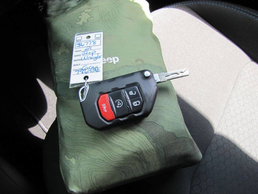 Used 2021 Jeep Wrangler Unlimited Rubicon 4xe w/ Dual Top Group image 45