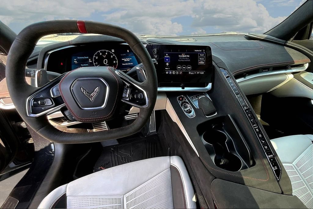 Used 2023 Chevrolet Corvette Stingray Premium Conv RWD image 7