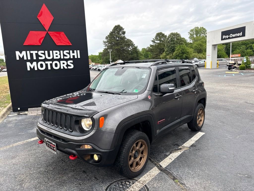 Used 2016 Jeep Renegade Trailhawk w/ Premium Trailhawk Package AWD/4WD image 7