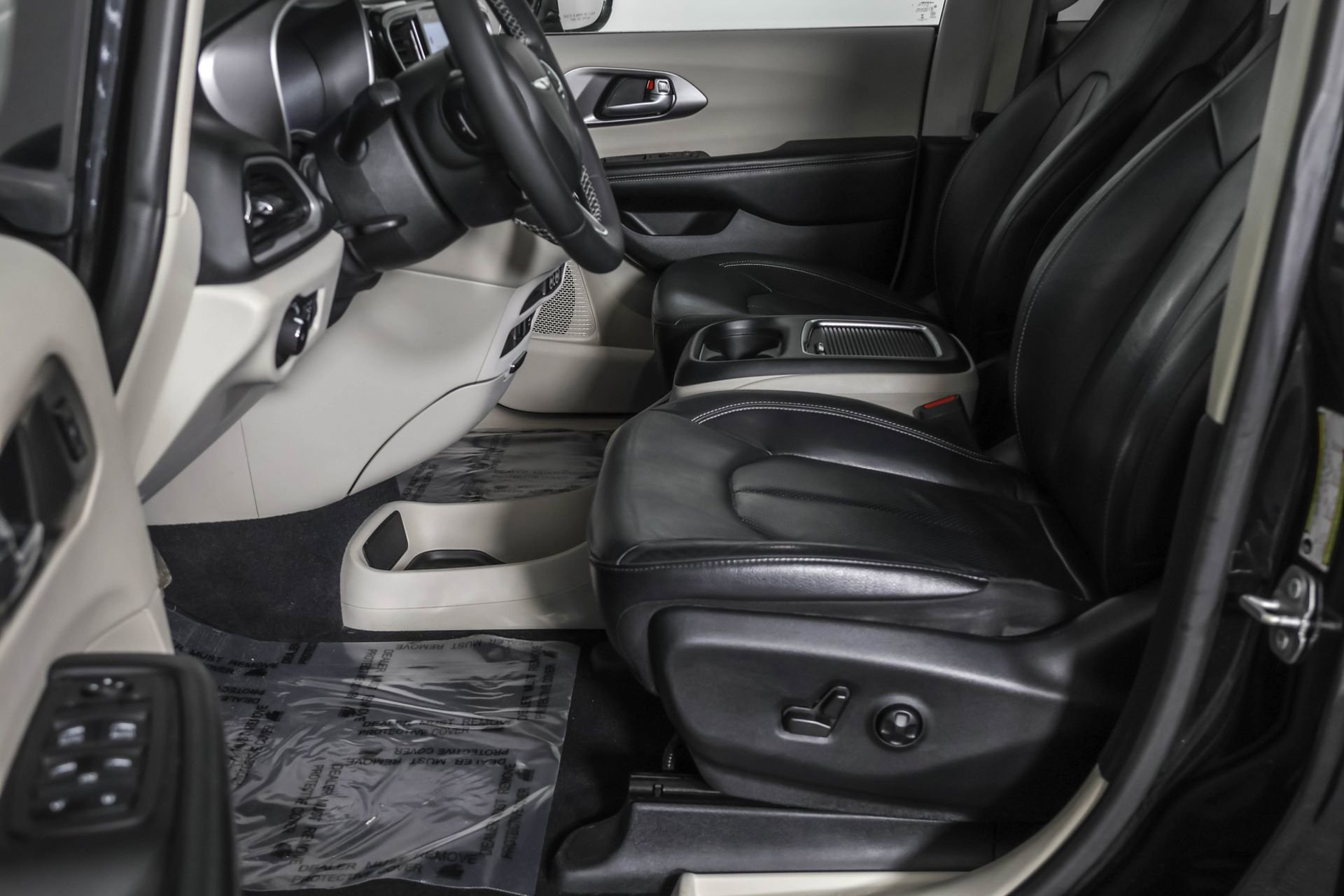 Used 2022 Chrysler Pacifica Touring-L image 24