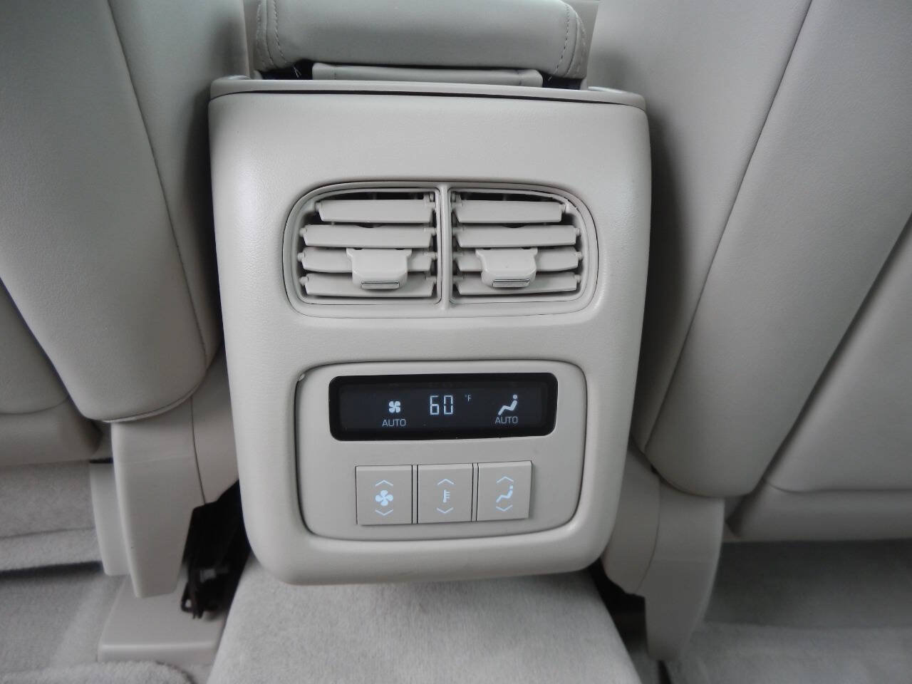 Used 2007 Cadillac DTS Luxury II FWD image 33