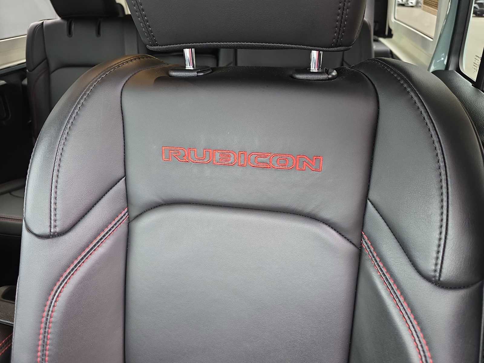 Used 2024 Jeep Wrangler Unlimited Rubicon w/ Technology Group image 20