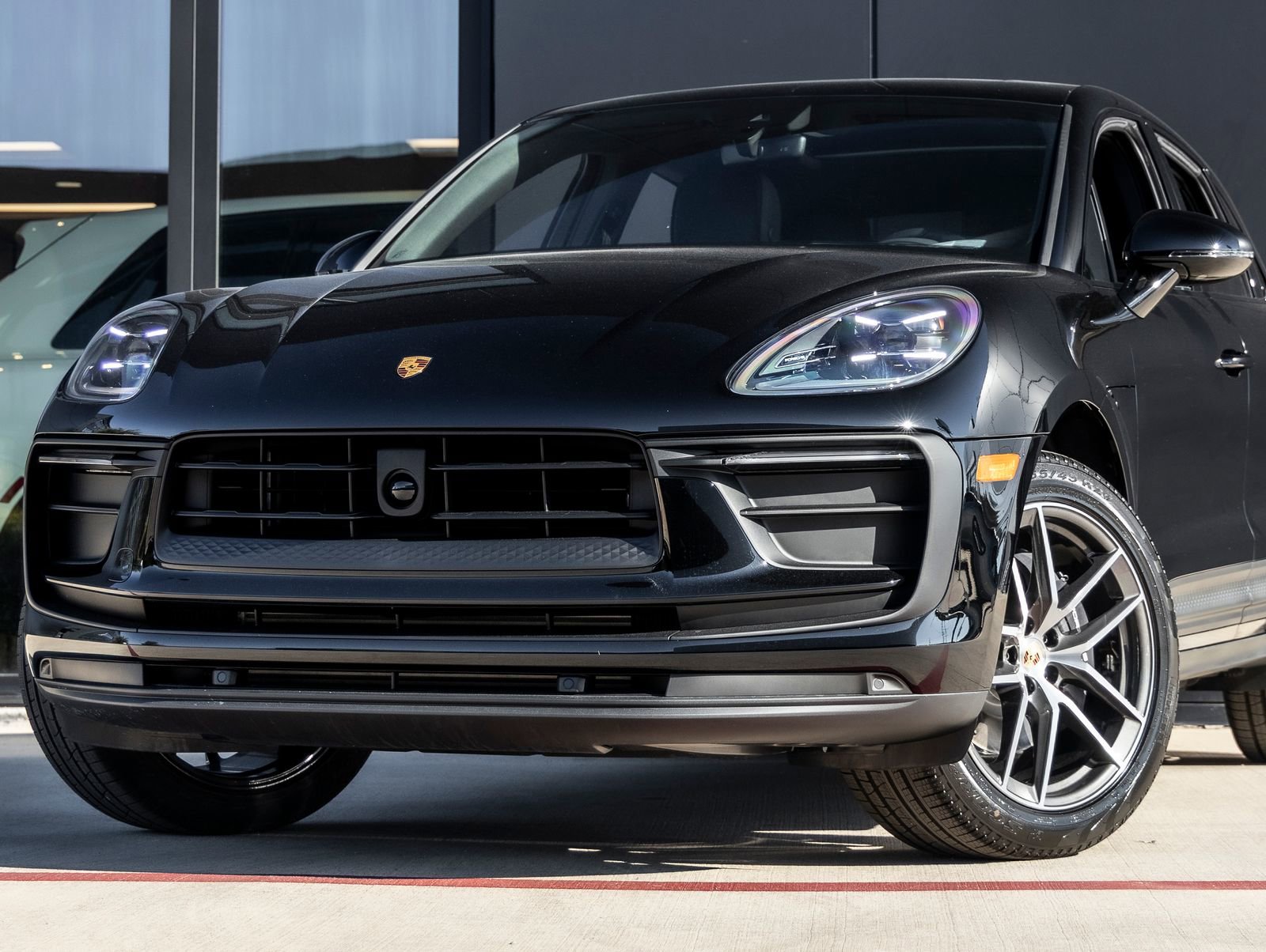 Certified 2026 Porsche Macan AWD/4WD image 6