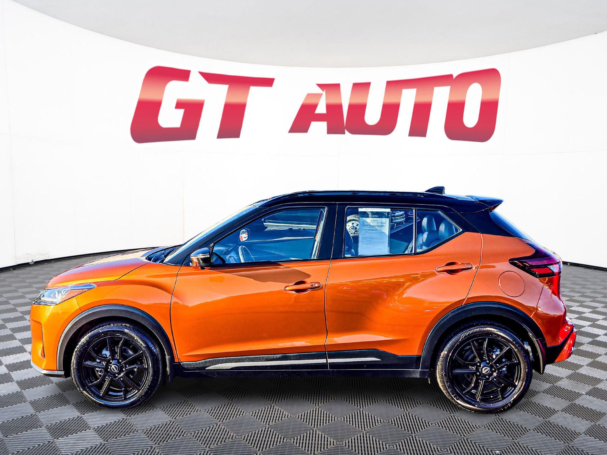 Used 2023 Nissan Kicks SR w/ SR Premium Package image 4