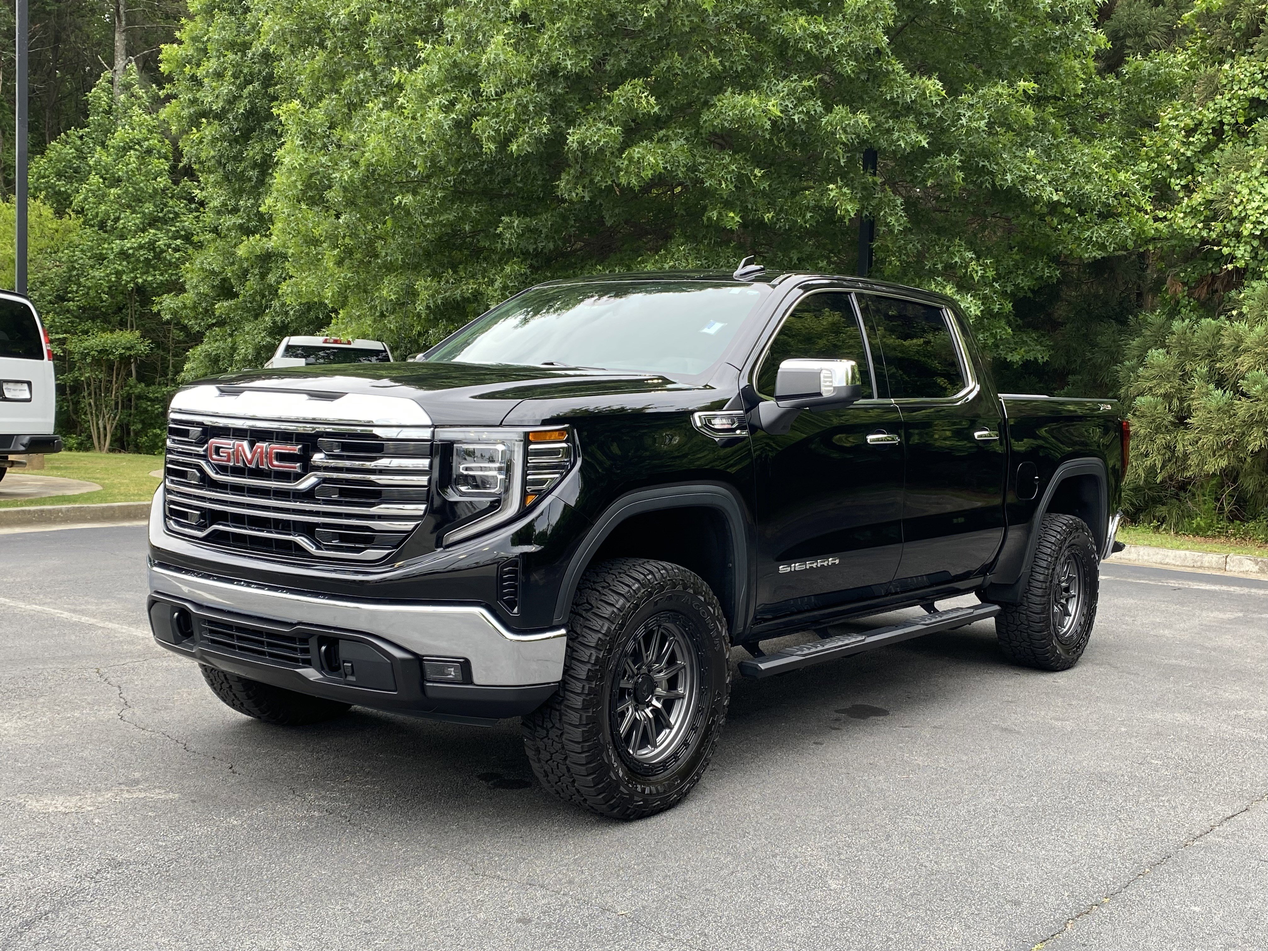 Used 2024 GMC Sierra 1500 SLT AWD/4WD image 5