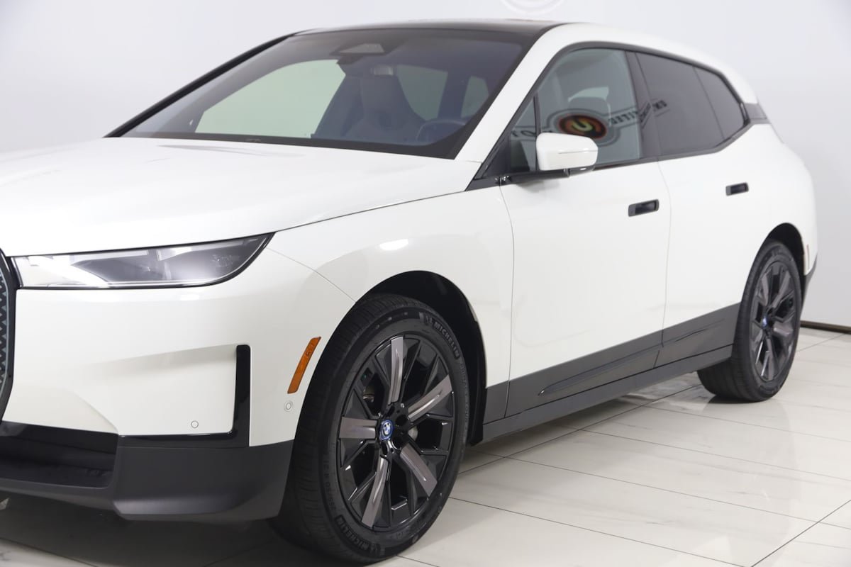 Used 2024 BMW iX xDrive50 w/ Convenience Package AWD/4WD image 57