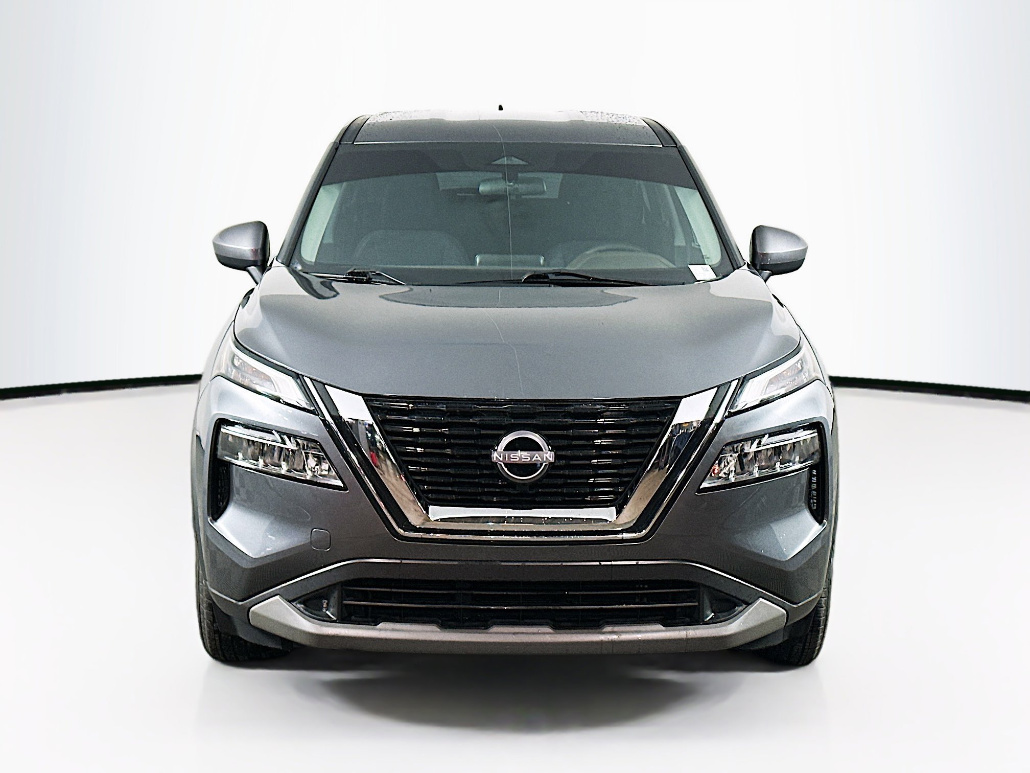 Used 2023 Nissan Rogue SV image 2