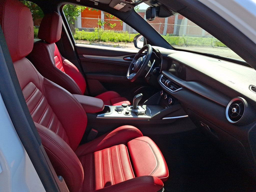 Used 2023 Alfa Romeo Stelvio Veloce AWD/4WD image 12