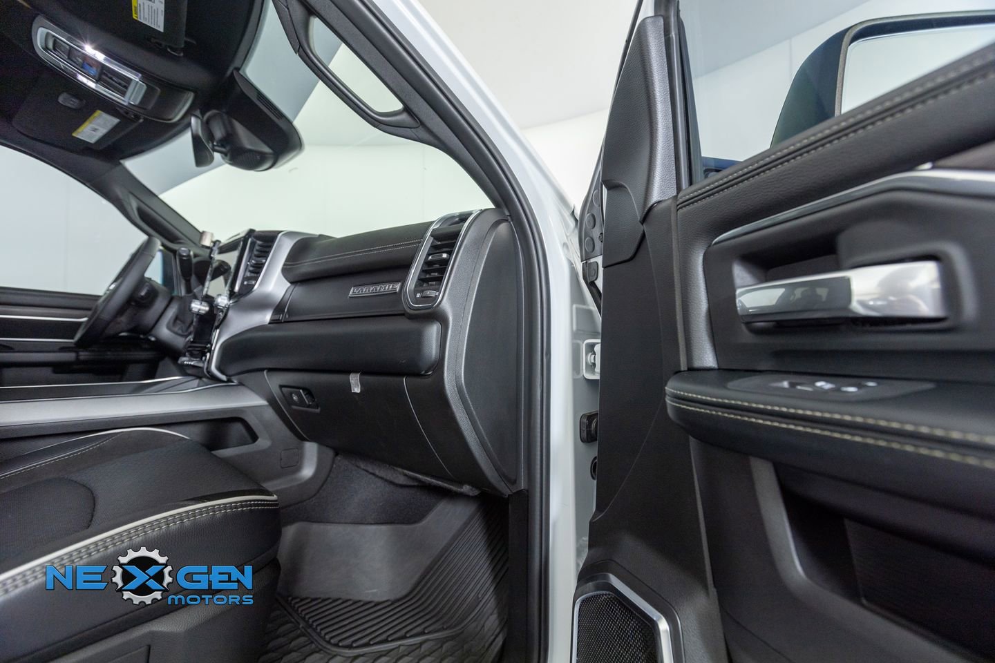 Used 2025 RAM 3500 Laramie w/ Night Edition image 38