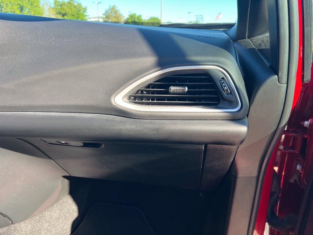 Certified 2025 Chrysler Pacifica Select FWD image 15