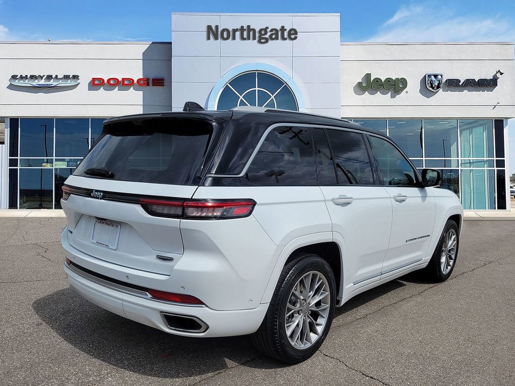 Used 2022 Jeep Grand Cherokee Summit w/ Advanced Protech Group IV AWD/4WD image 4