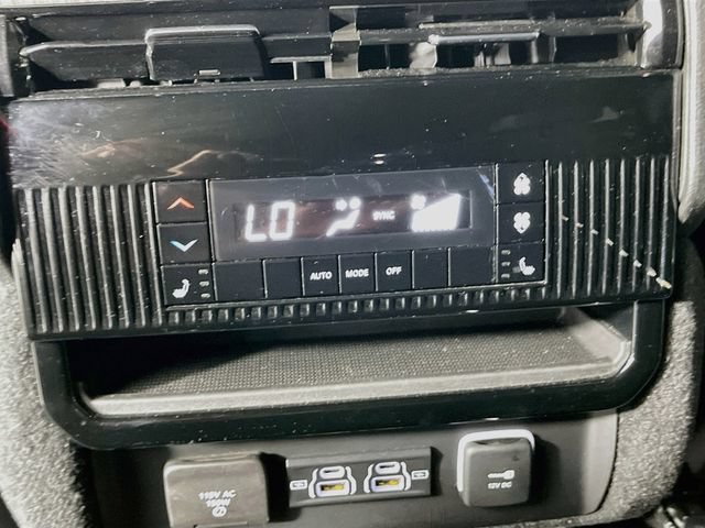 Used 2022 Jeep Wagoneer Series III w/ Premium Group I AWD/4WD image 28