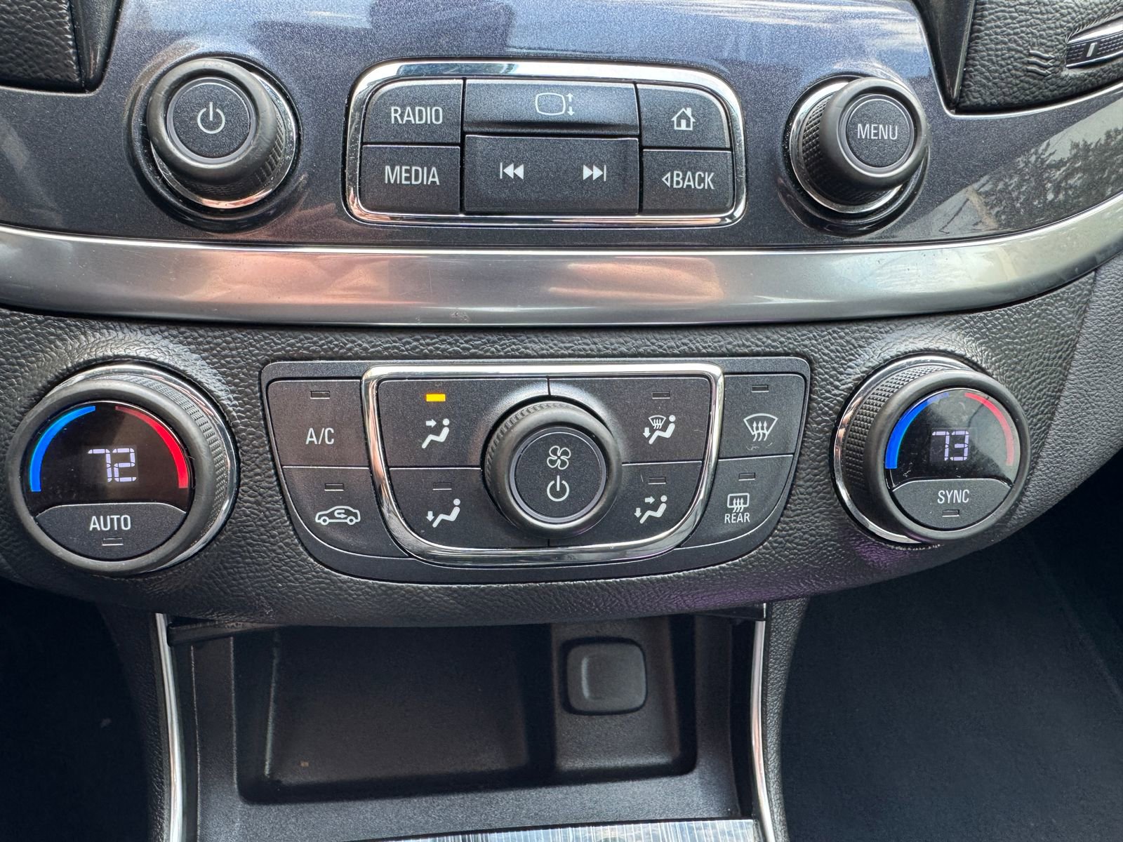Used 2019 Chevrolet Impala LT FWD image 23