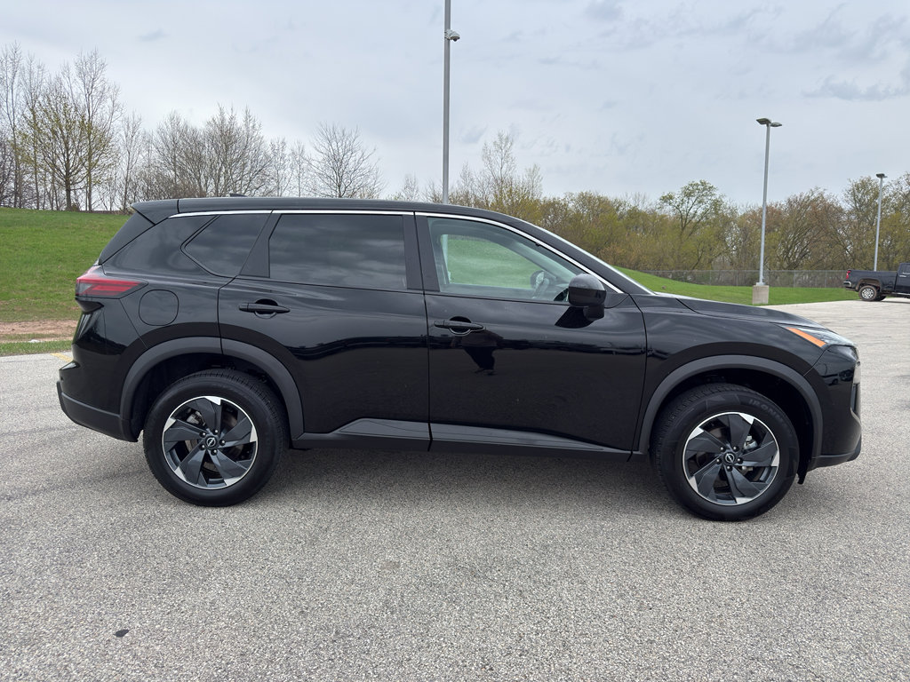 Certified 2025 Nissan Rogue SV AWD/4WD image 4
