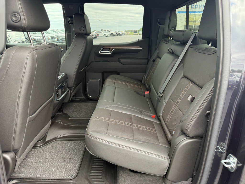 Used 2023 Chevrolet Silverado 1500 High Country AWD/4WD image 15