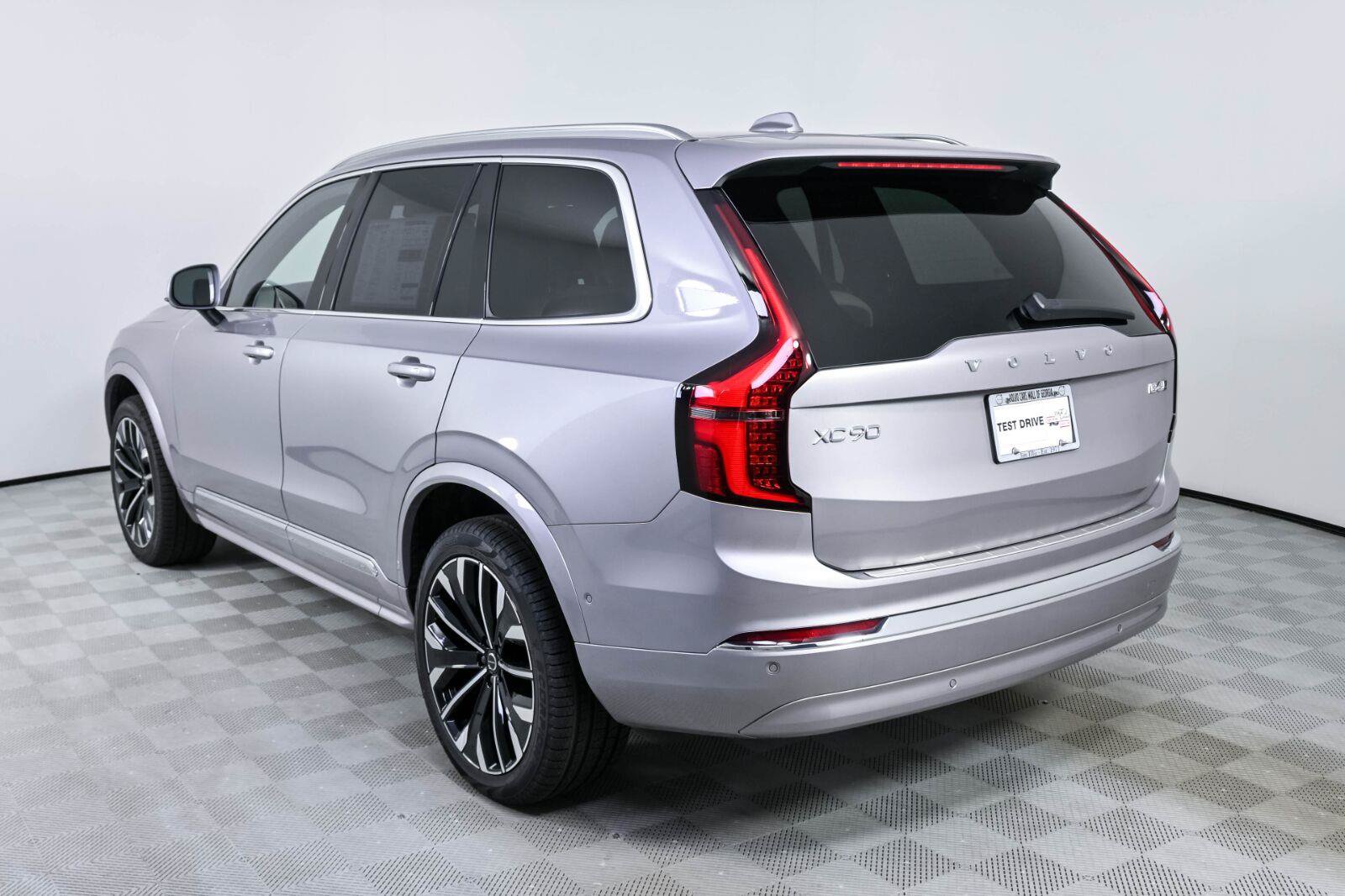 New 2026 Volvo XC90 B6 Plus w/ Protection Package Premier AWD/4WD image 3