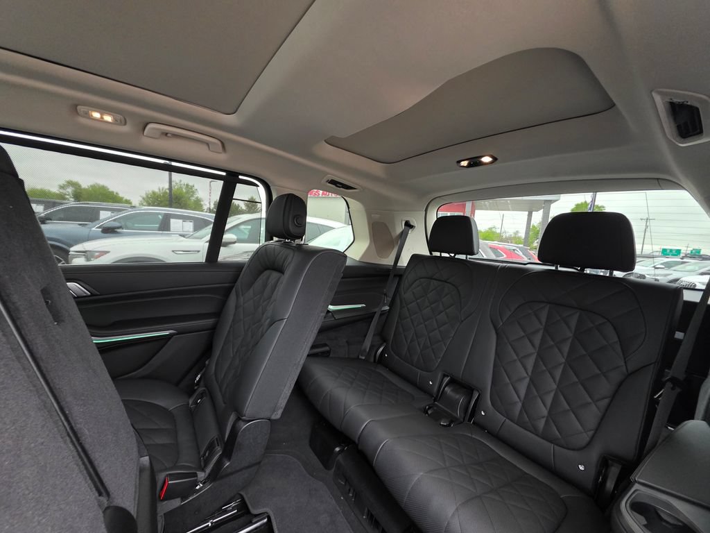 Used 2025 BMW X7 xDrive40i AWD/4WD image 17