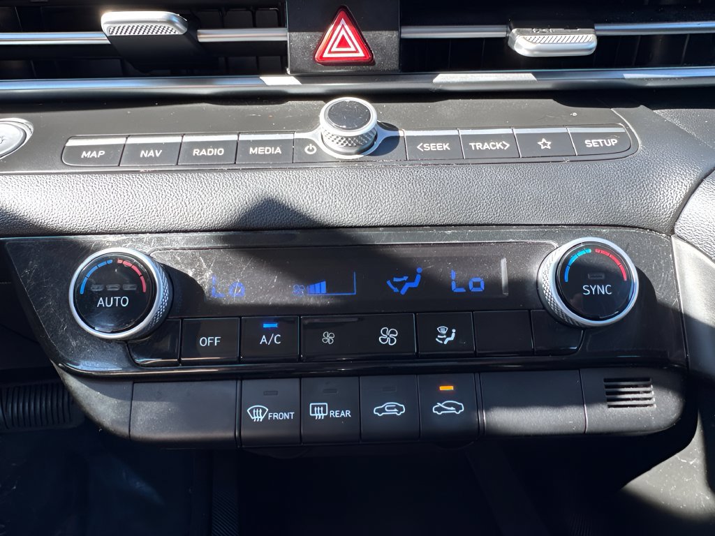 Used 2024 Hyundai Elantra SEL FWD image 19