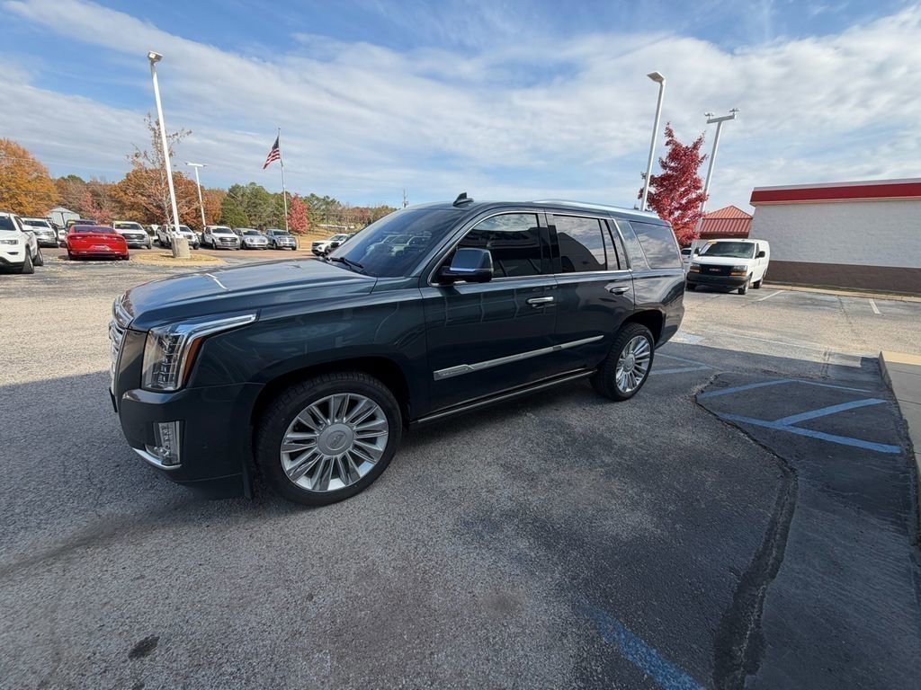 Used 2019 Cadillac Escalade Platinum image 3