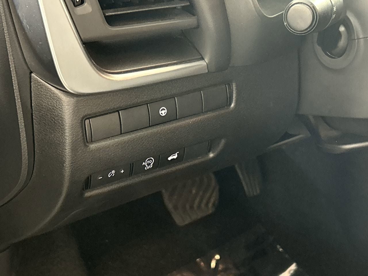 Used 2025 Nissan Rogue SV FWD image 13