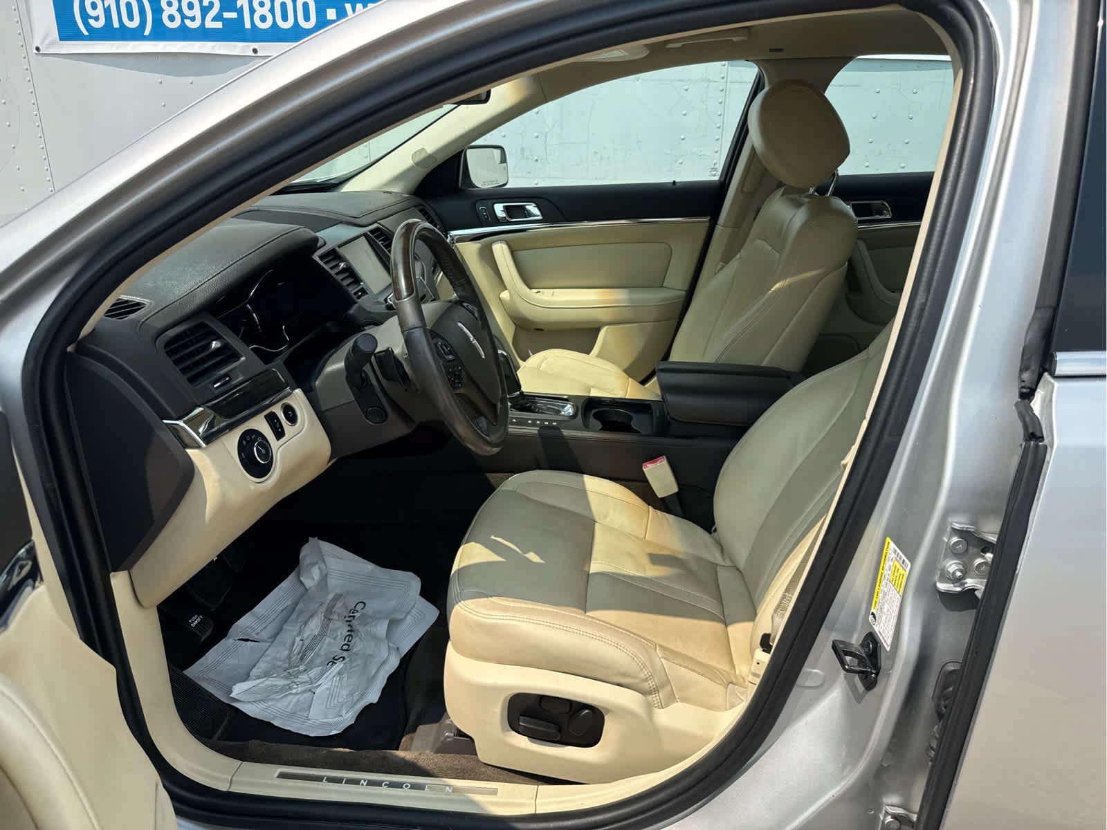 Used 2013 Lincoln MKS FWD image 20