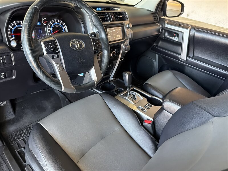 Used 2016 Toyota 4Runner SR5 Premium RWD image 10