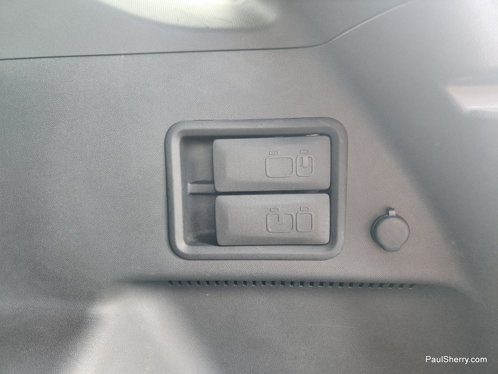 Used 2021 Chevrolet Equinox LT FWD image 17