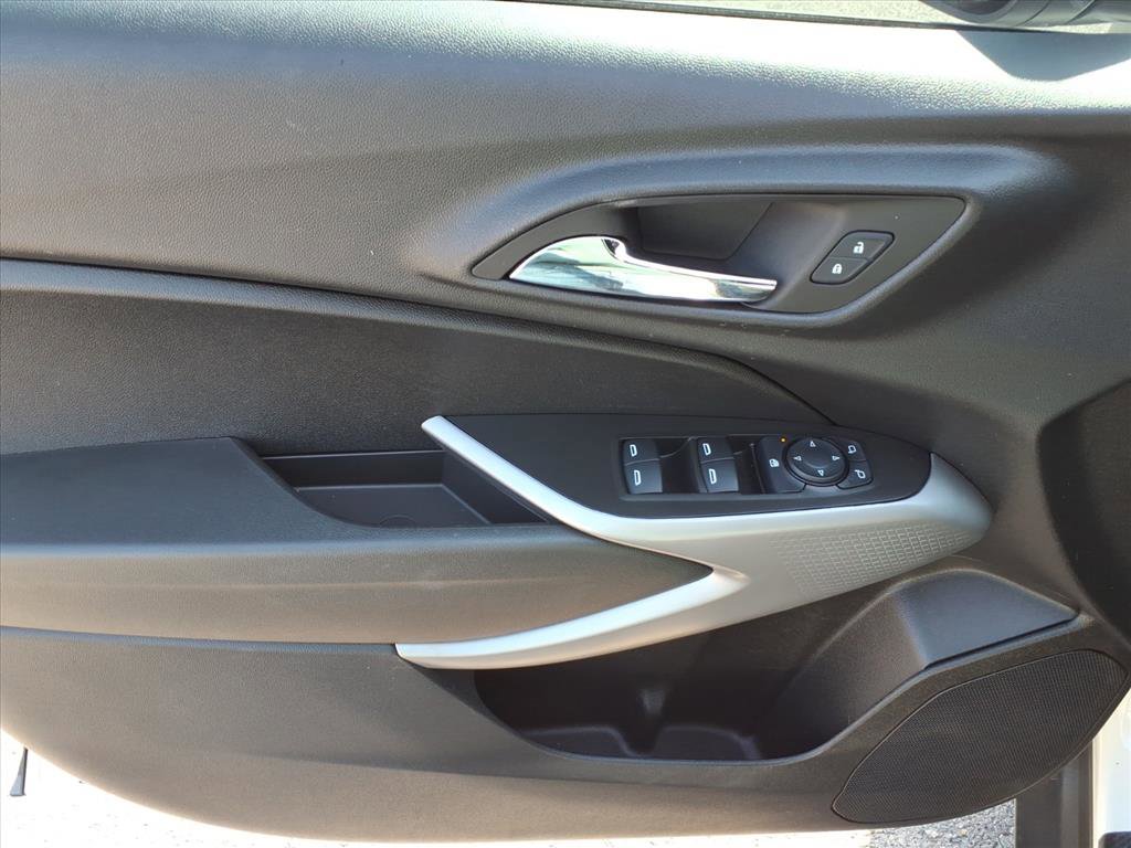 Used 2024 Chevrolet Trax RS w/ Driver Confidence Package image 15