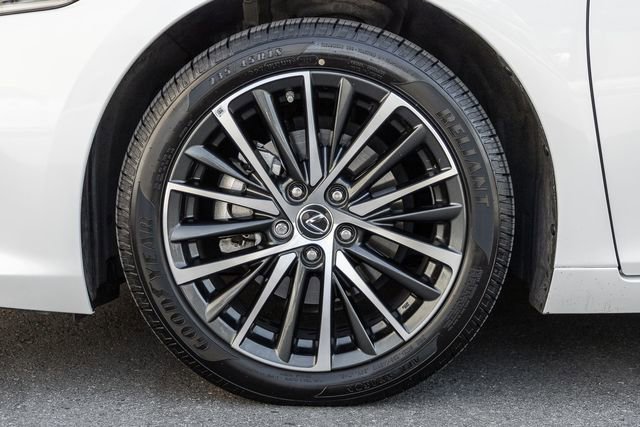 Used 2024 Lexus ES 300h w/ Premium Package FWD image 14